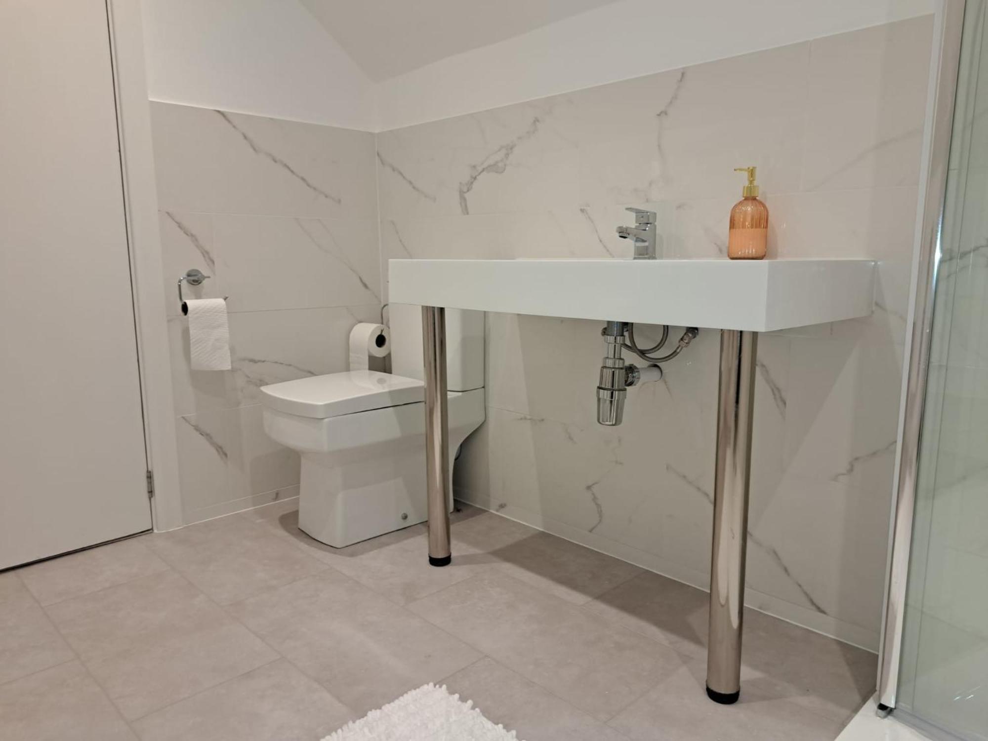 Beautiful 5 Bedroom Bungalow, Sleeps 7, In 卡恩 外观 照片